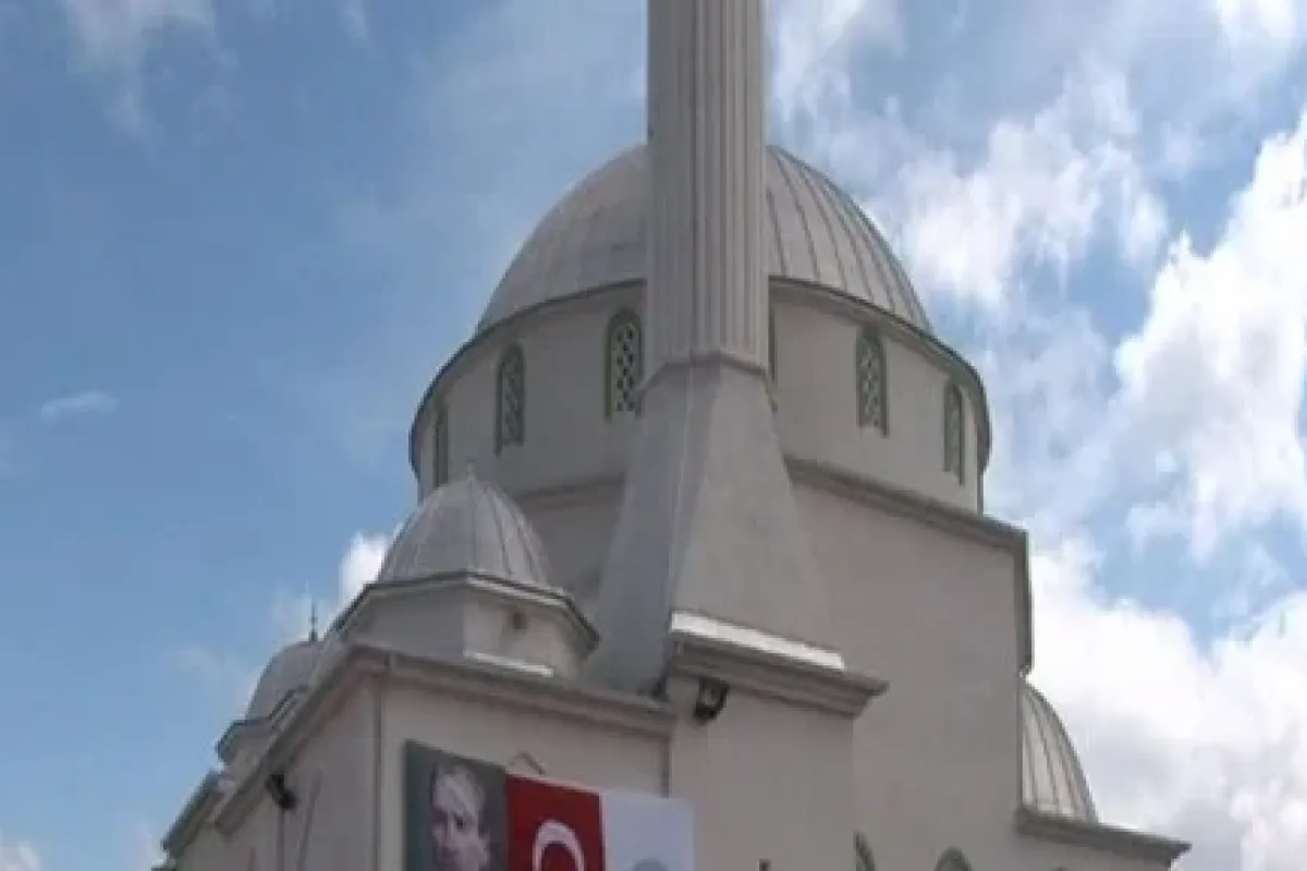 Seyit Onbaşı Camii’ni Seyit Onbaşı’nın torunları açtı
