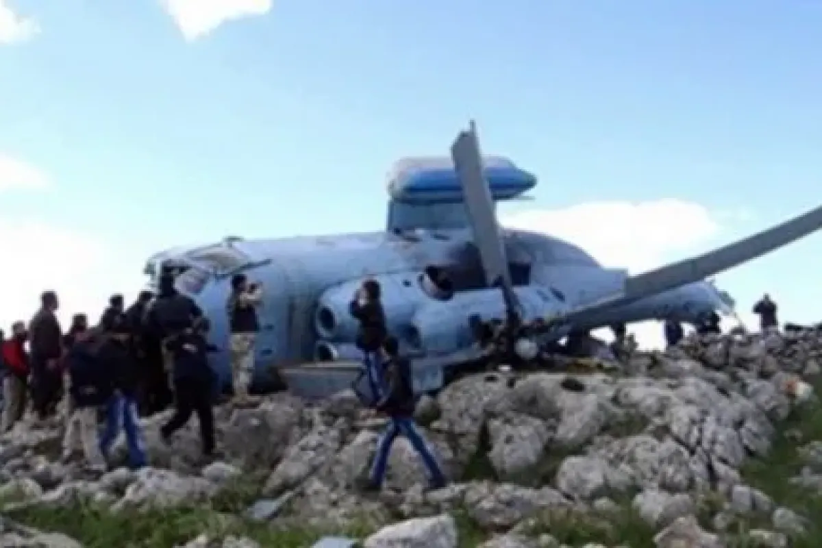Esed helikopteri düştü: Ekip esir alındı