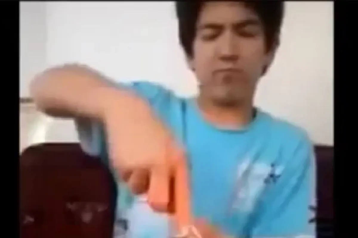 Sadece tabletini tamir etmek istemişti !