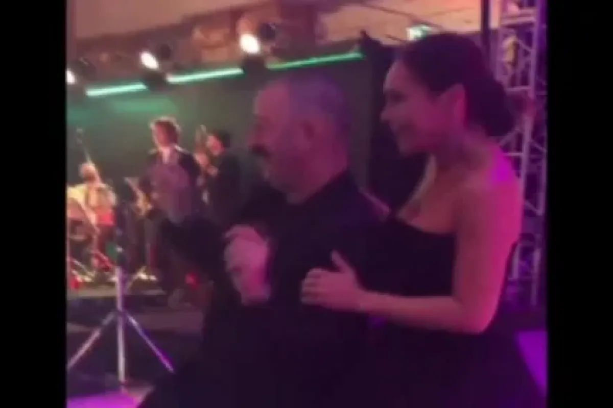 Cem Yılmaz ve Hülya Avşar dans etti