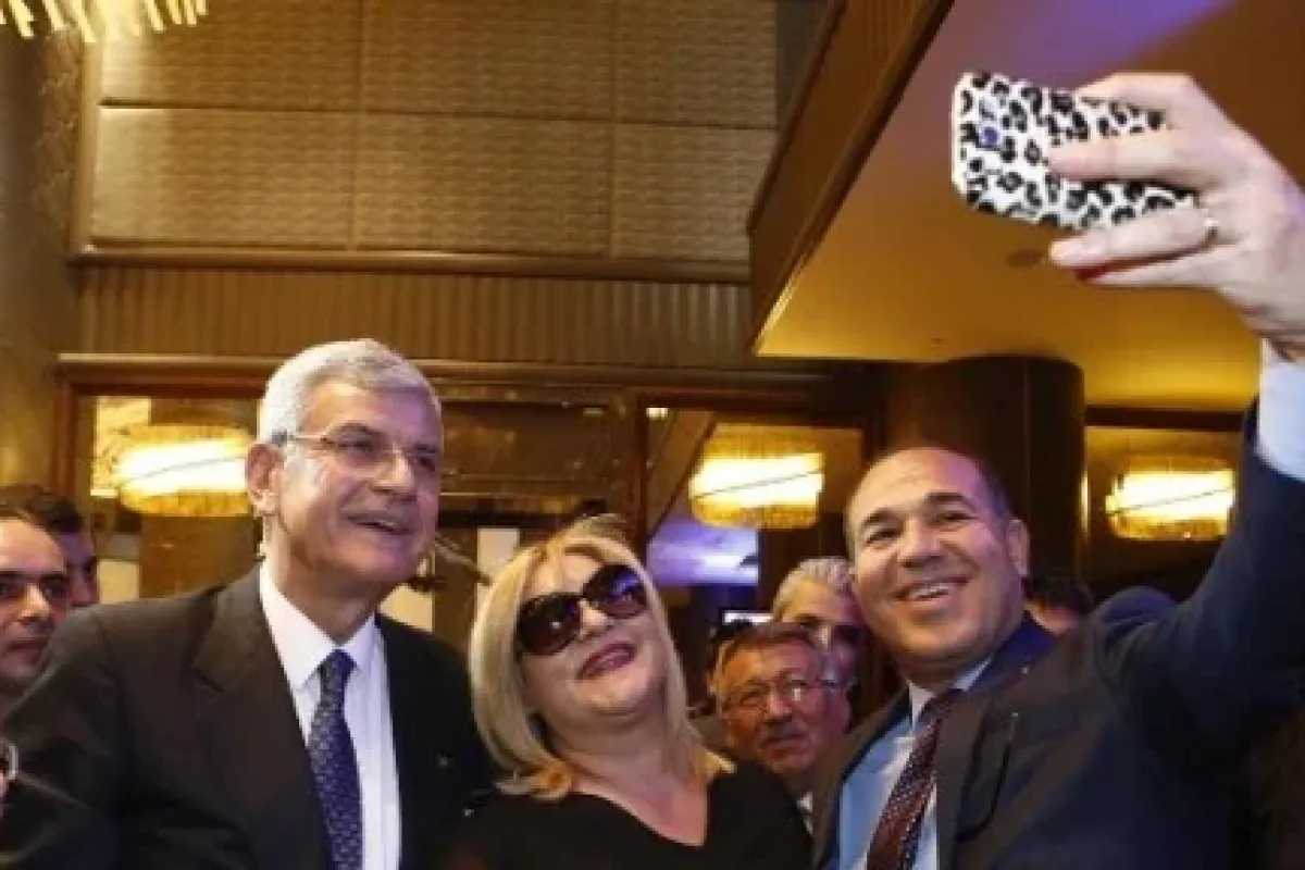 MHP’li Başkan Bakan’la ‘selfie’ çekti