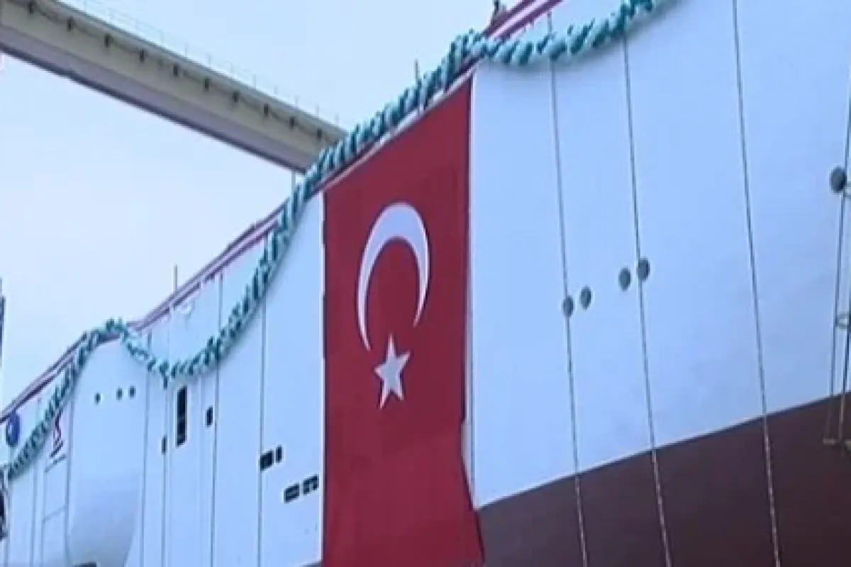 Sismik araştırma gemisi denize indiriliyor