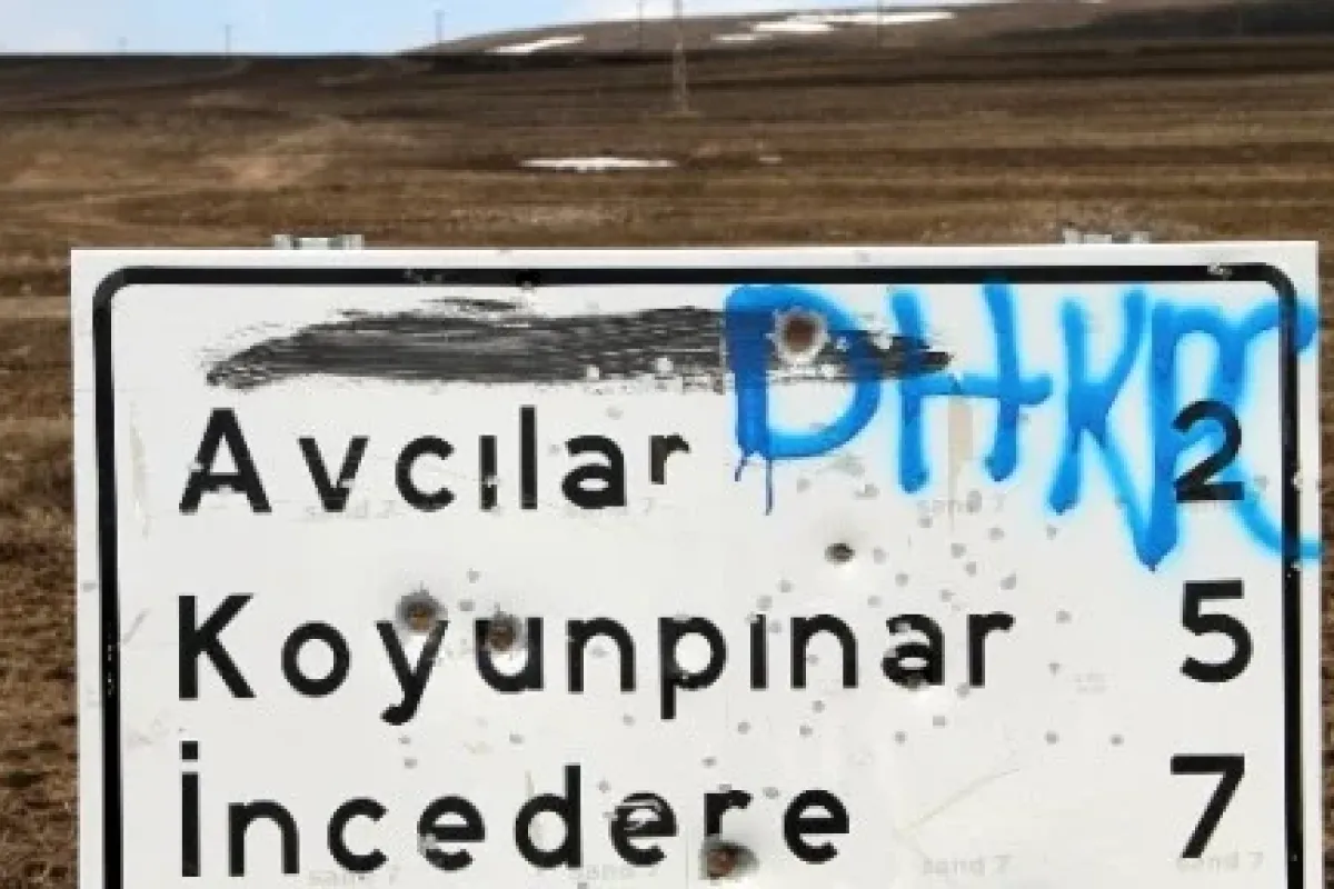 Diğer teröristin köyünün girişi !
