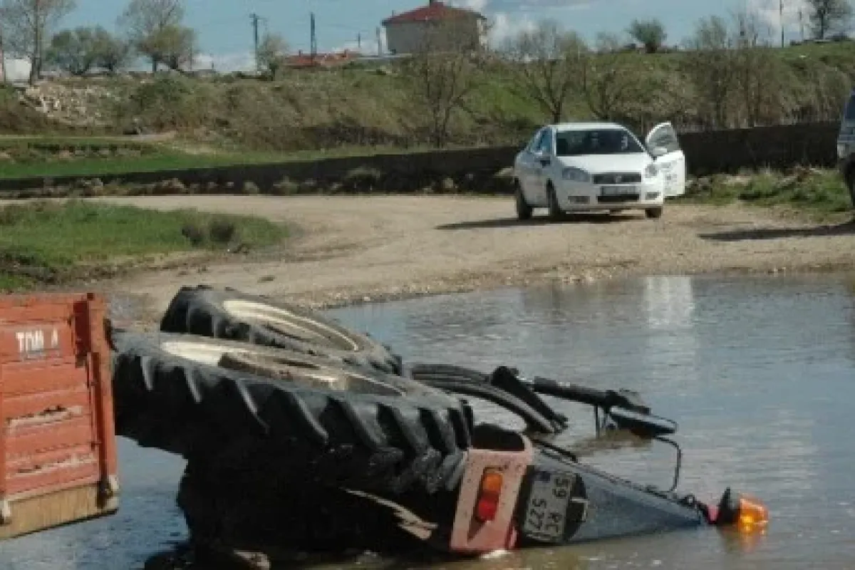 Traktör nehre düştü!