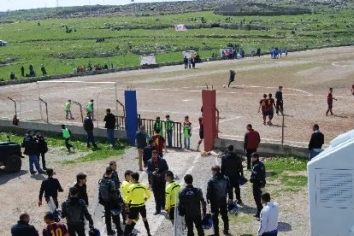 Kırmızıyı gösterdi, yumruğu yedi!