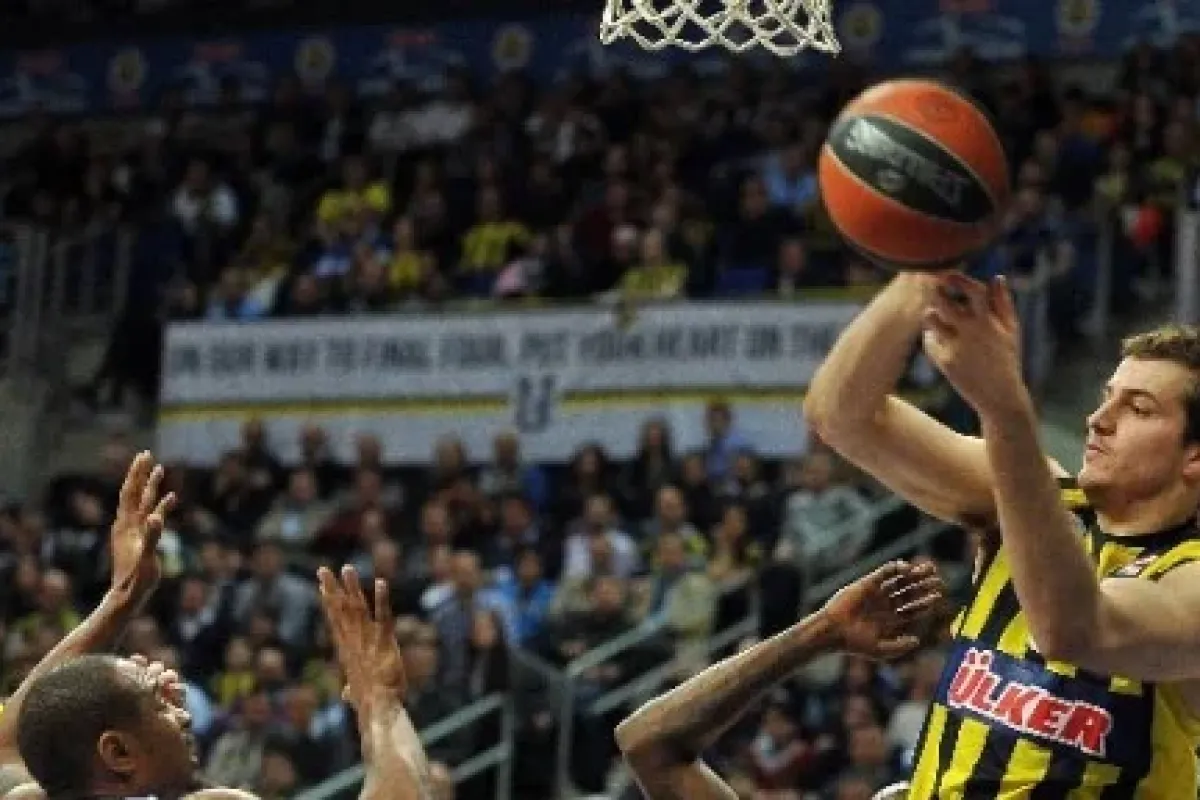Fenerbahçe Anadolu Efes’e şans tanımadı