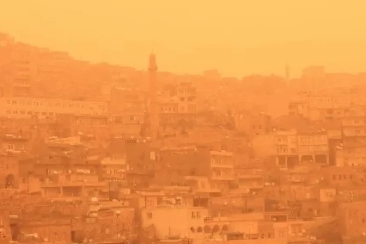 Mardin kızıla büründü