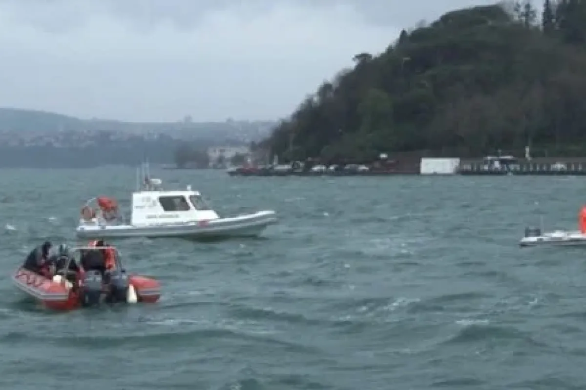Tarabya’da otomobil denize uçtu