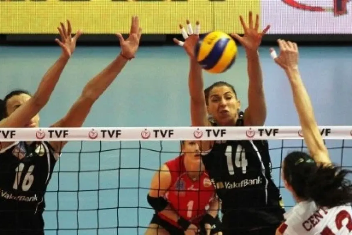 Vakıfbank finalde