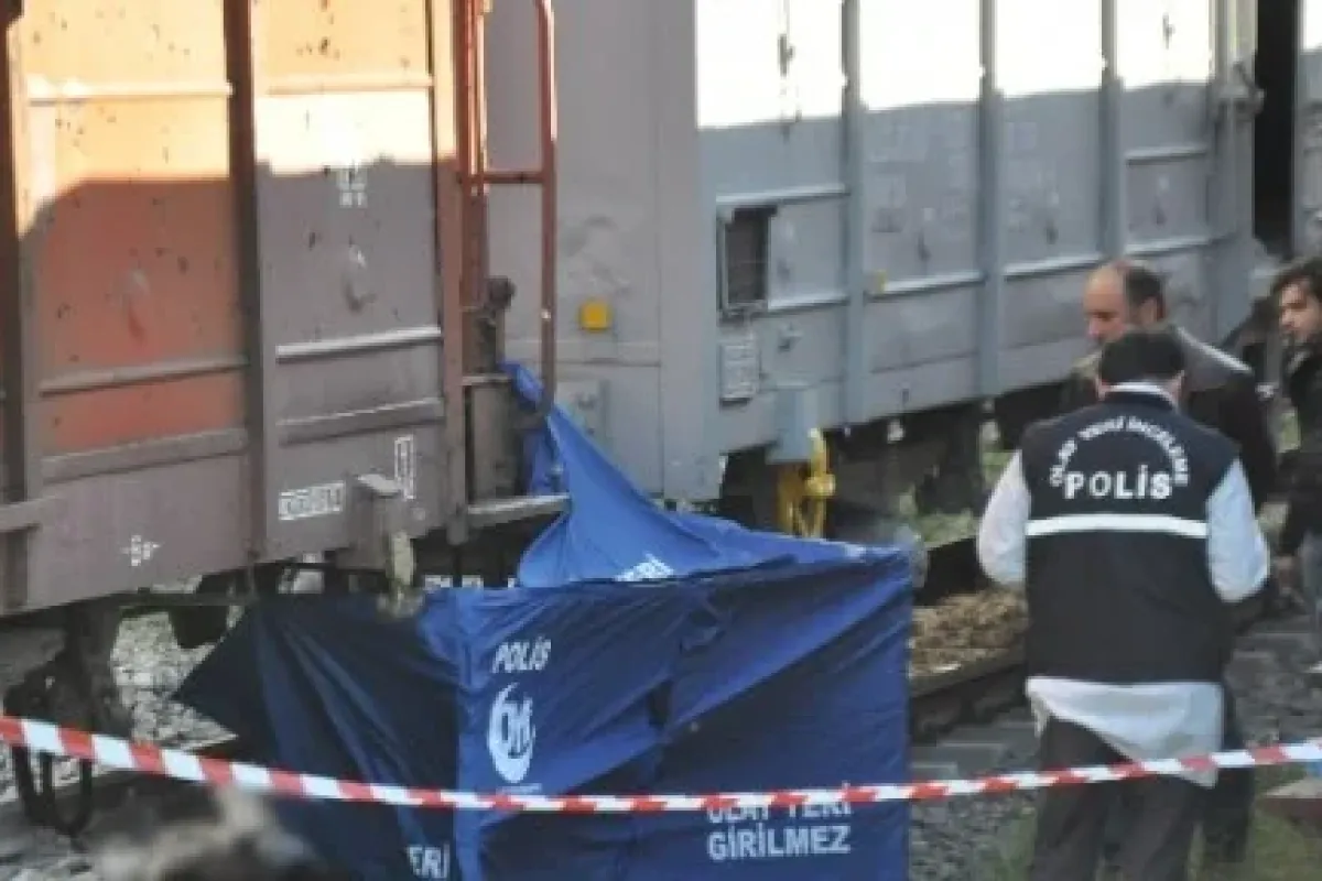 Tren yolunda feci ölüm