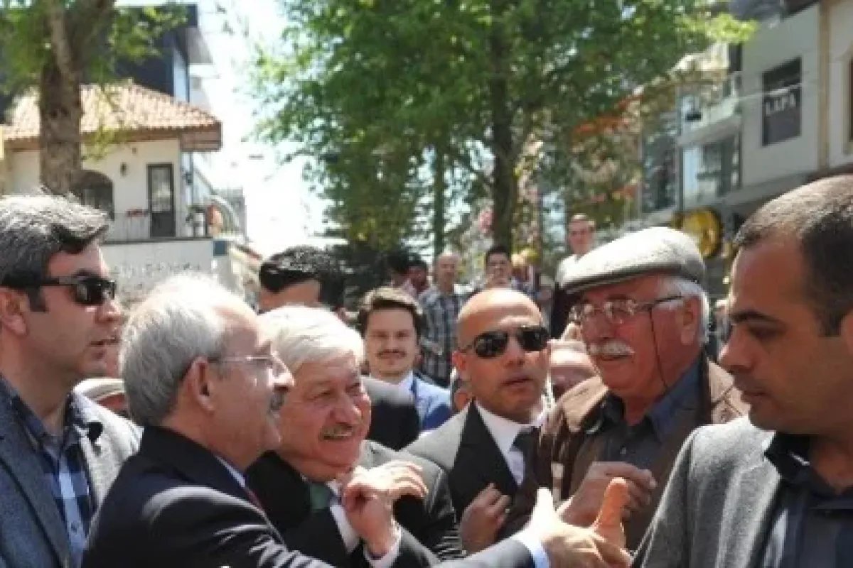 Kılıçdaroğlu yoğun ilgiden zor anlar yaşadı