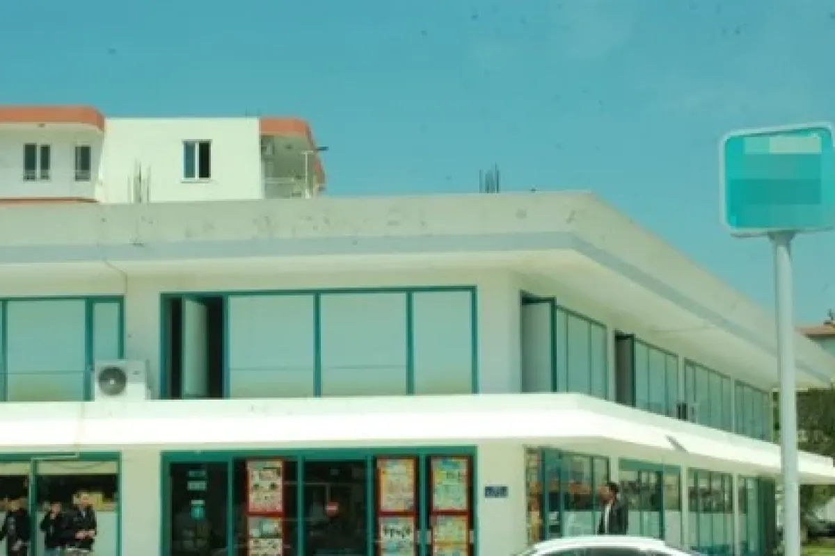Kamera sistemini söküp para kasasını soydular