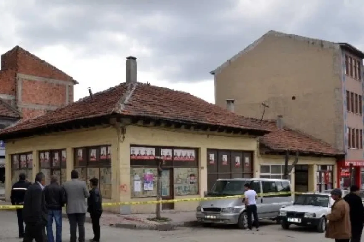 Kahvehanede önünde silahlı saldırı: 1 ölü
