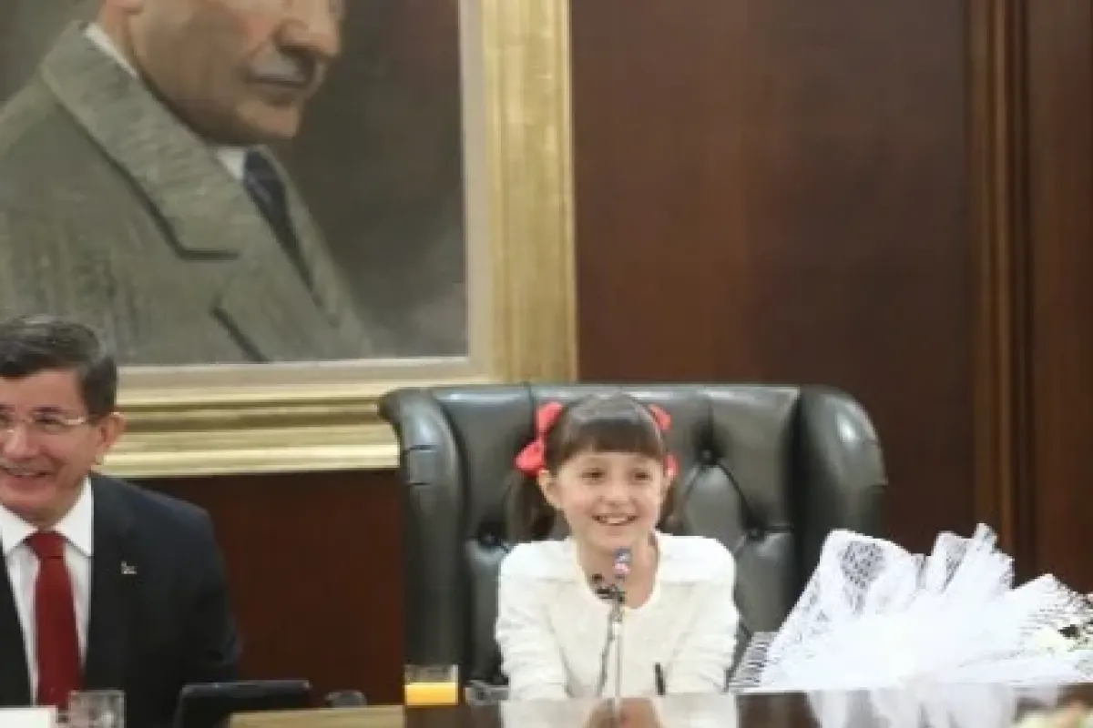 Başbakan koltuğunu devretti