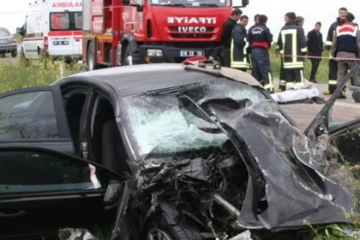 Trafik kazası : 2 ölü 2 yaralı