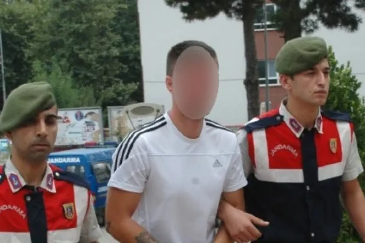 Oğlunun katilinin yüzüne tükürdü