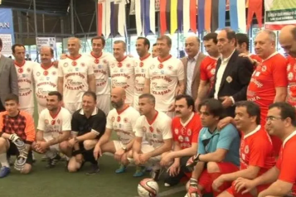 Ünlü futbolcular ’gazozuna maç’ yaptı