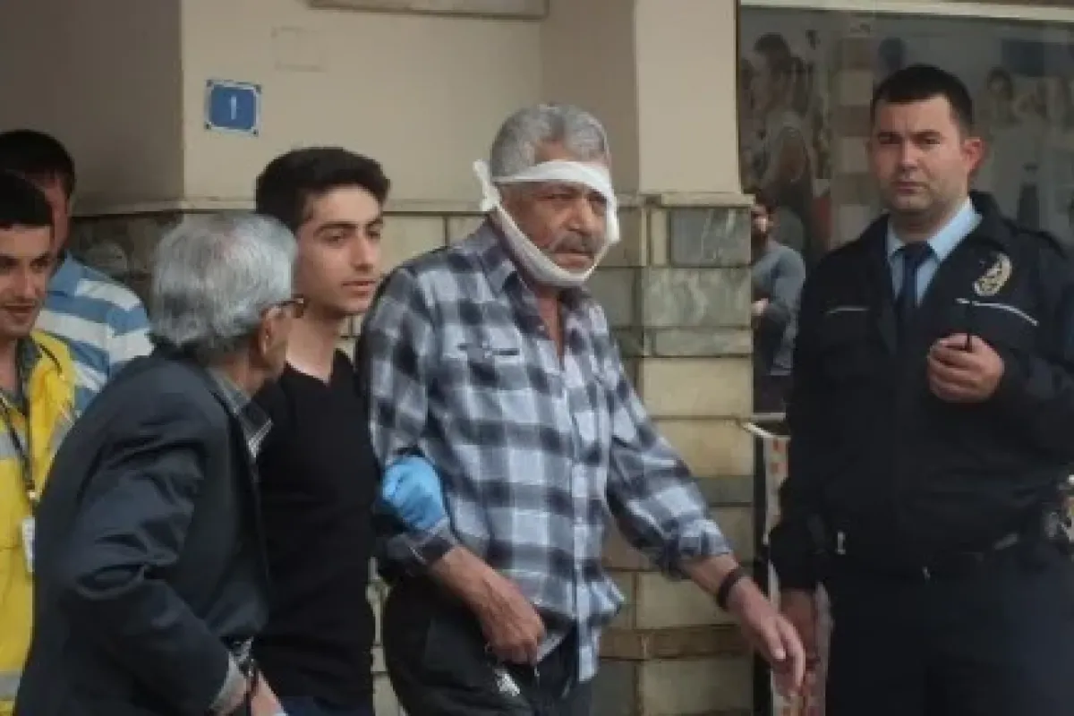 Yaşlı adamı yüzünden yaralayıp aşağı atladı