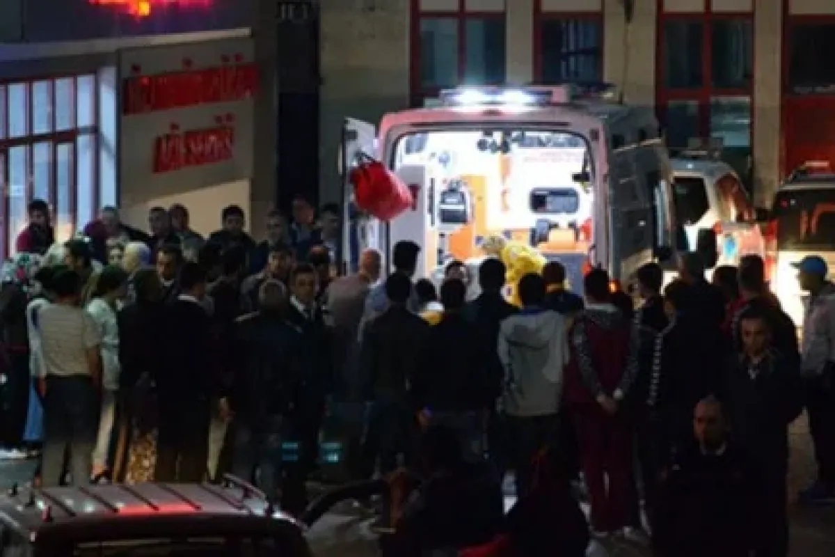 Patlamada yaralanan gençler çevre illerdeki hastanelere sevk edildi