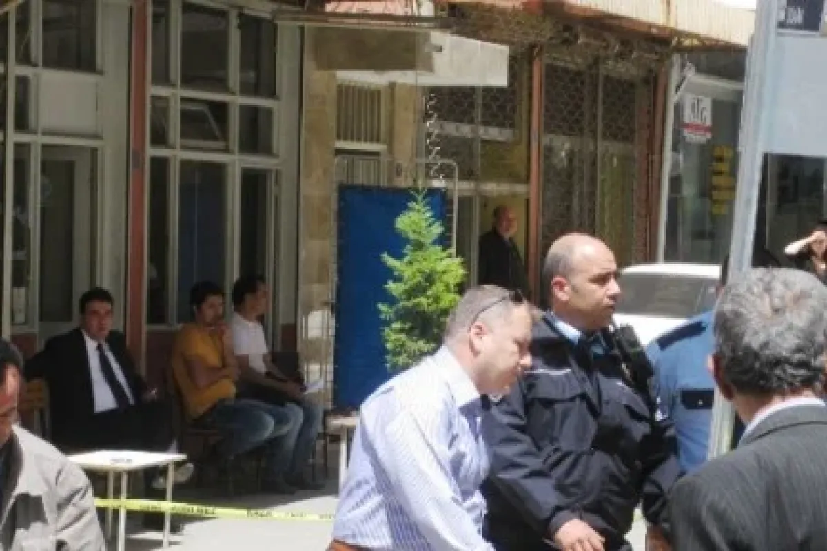 Polise ateş açıldı