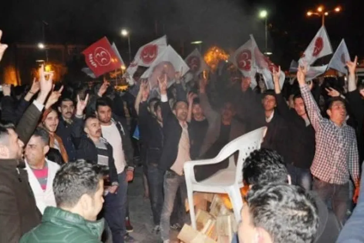Karşıt görüşlü öğrenciler çatıştı: 5 yaralı