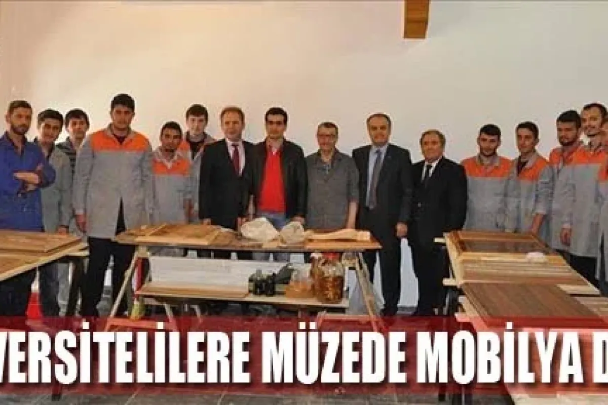 Üniversitelilere Müzede Mobilya Dersi