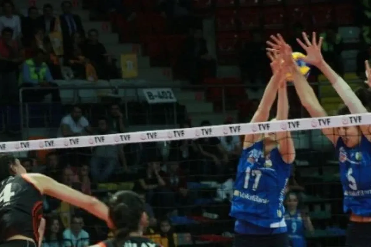 Vakıfbank, Eczacıbaşı’na set vermedi