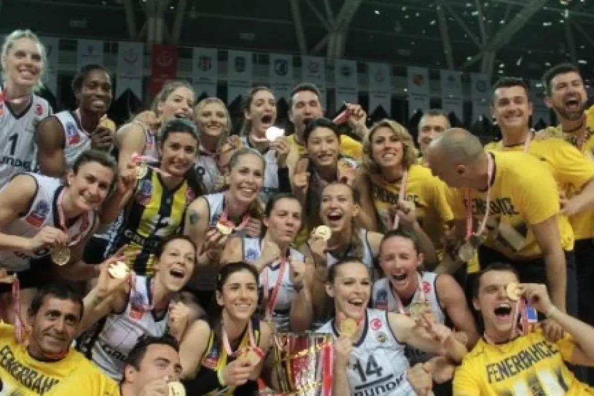 Fenerbahçe Grundig, kupasını aldı