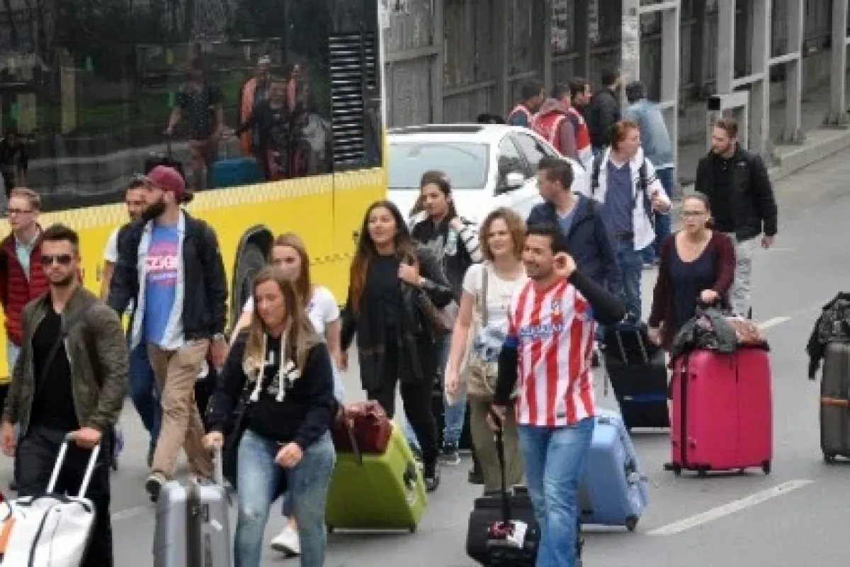 Valizini alan yollara düştü