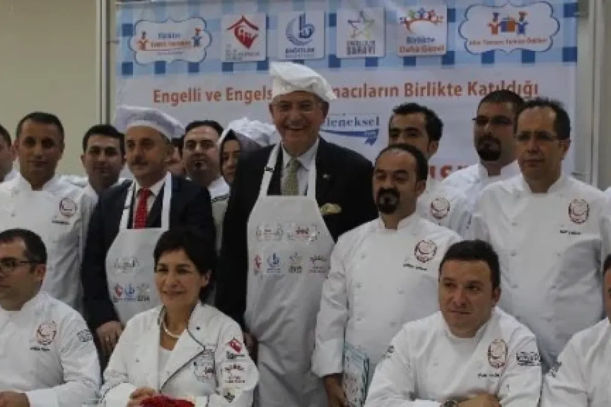 Usta aşçılar ödüllerini Bakan Bozkır’dan aldı