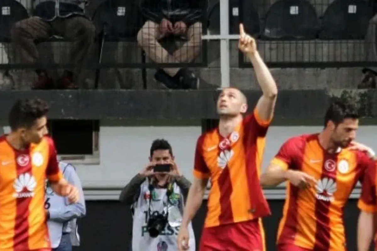 Aslan Kralıyla kükredi