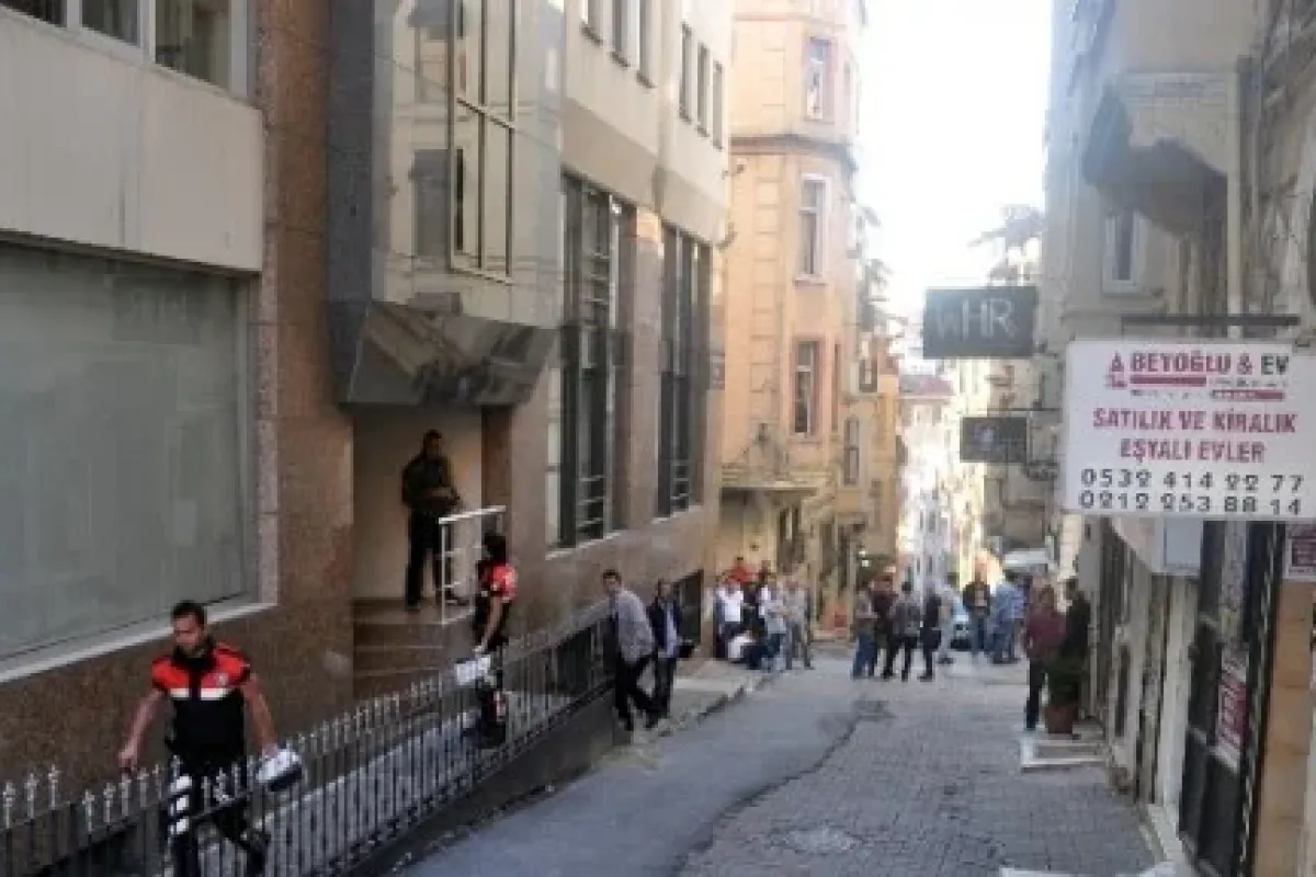 Beyoğlu’nda iş yerine silahlı saldırı