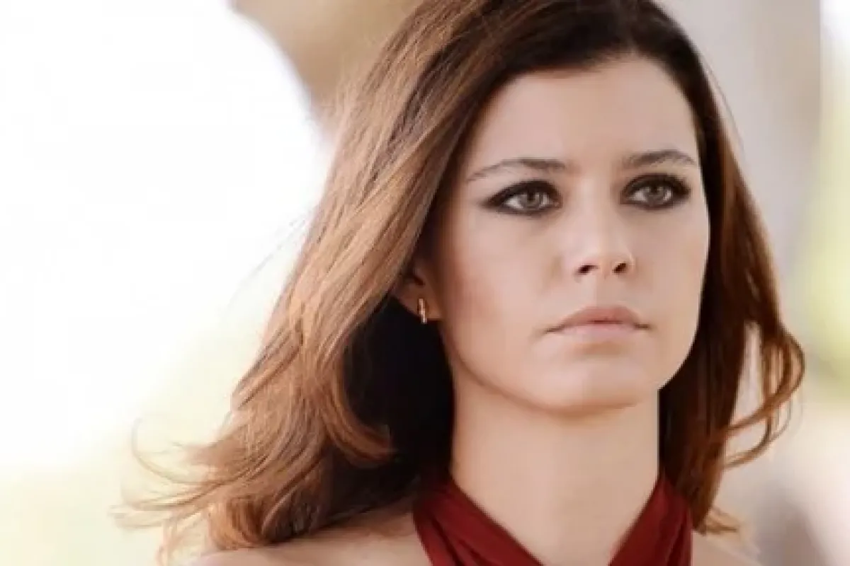 Beren Saat isyan etti