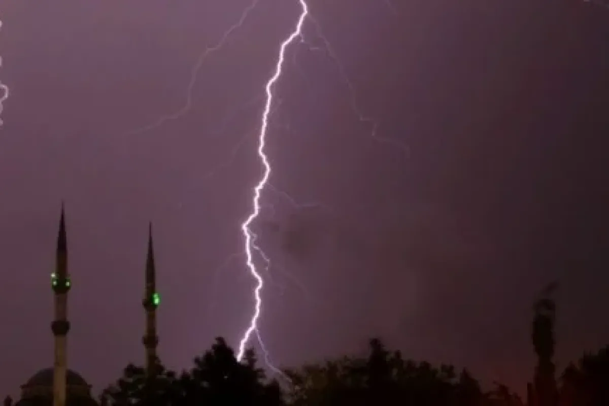 İstanbul’da elektriklerin kesilme anı kamerada