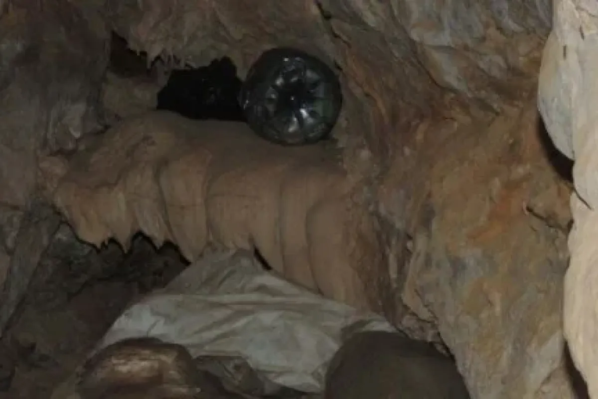 Mağaradan cephane çıktı