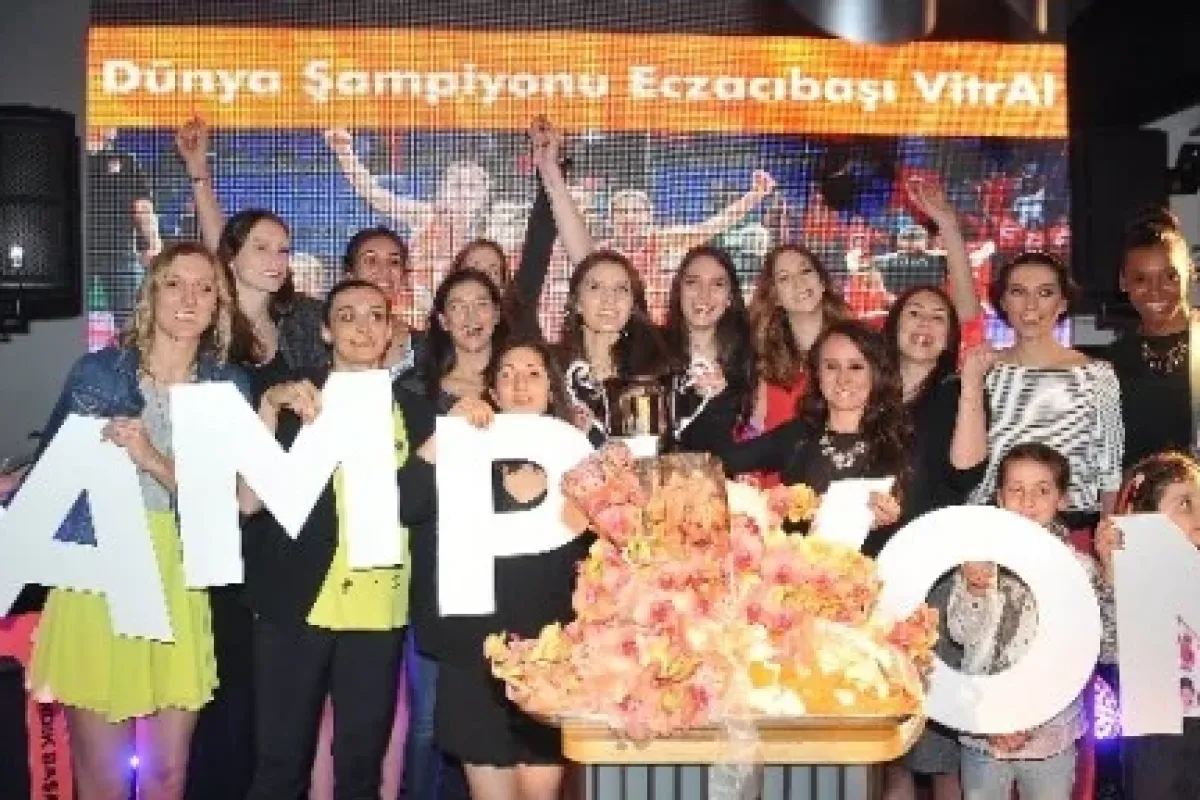 Eczacıbaşı VitrA şampiyonluğu kutladı