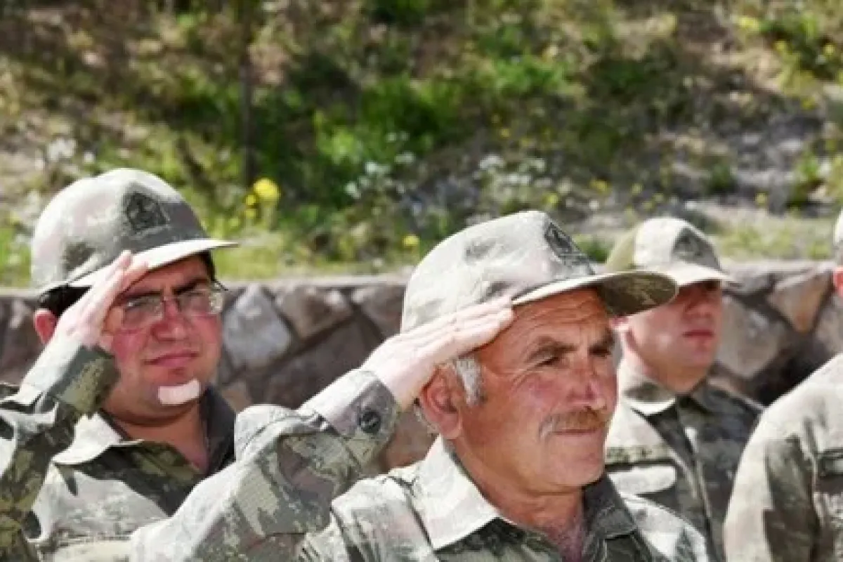 Engelli baba oğul temsili askerlik yaptı