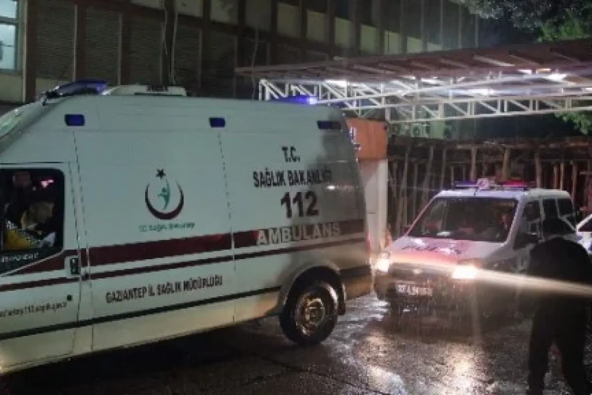 Apartman sakinleri arasında bıçaklı kavga: 4 yaralı