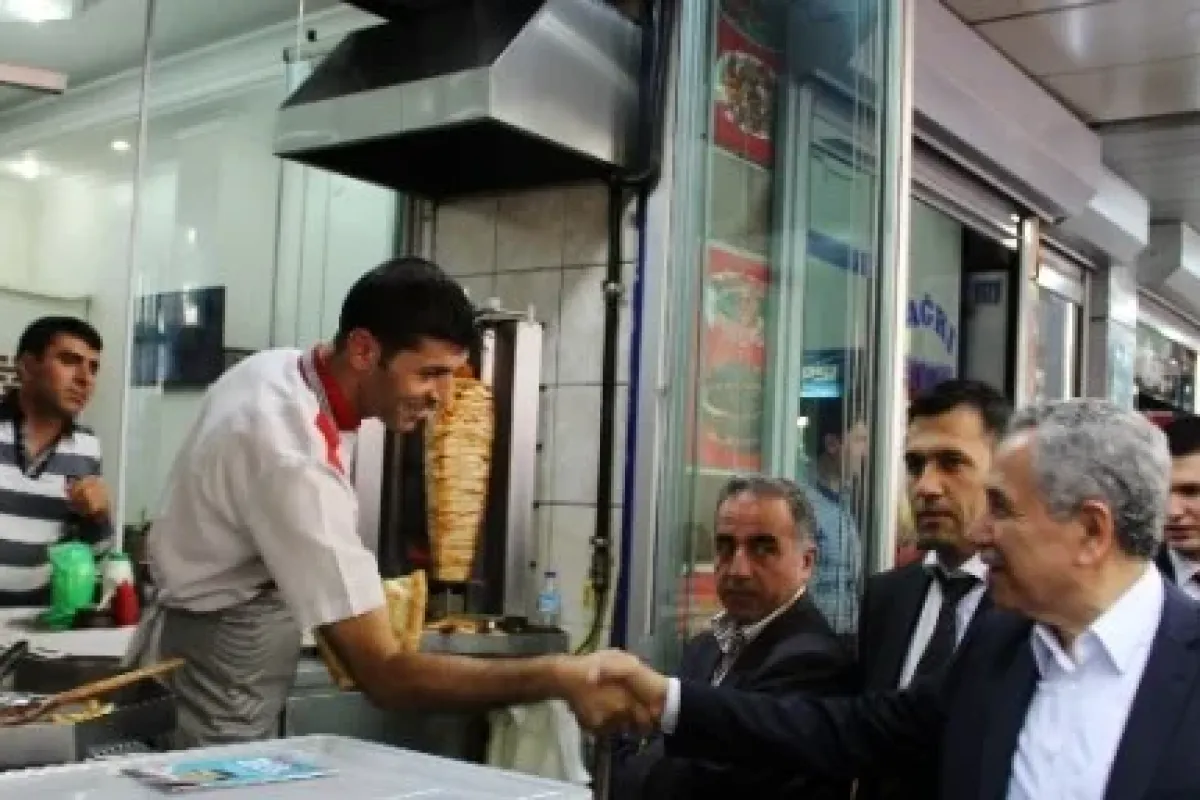 Arınç Diyarbakır’da esnaf ziyareti yaptı