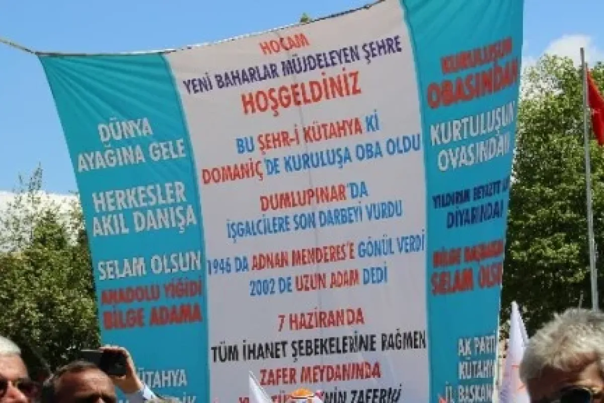 Davutoğlu bu pankart için teşekkür etti