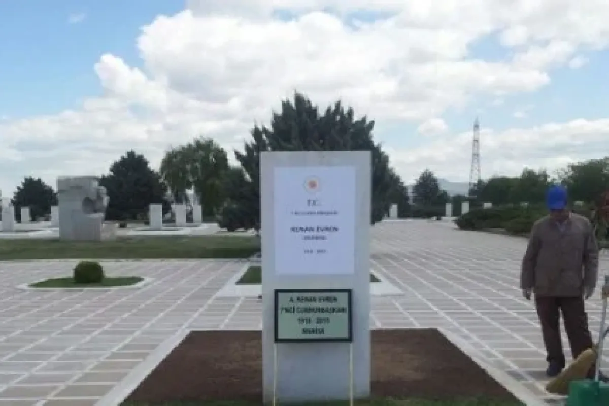 İşte Kenan Evren’in mezarı