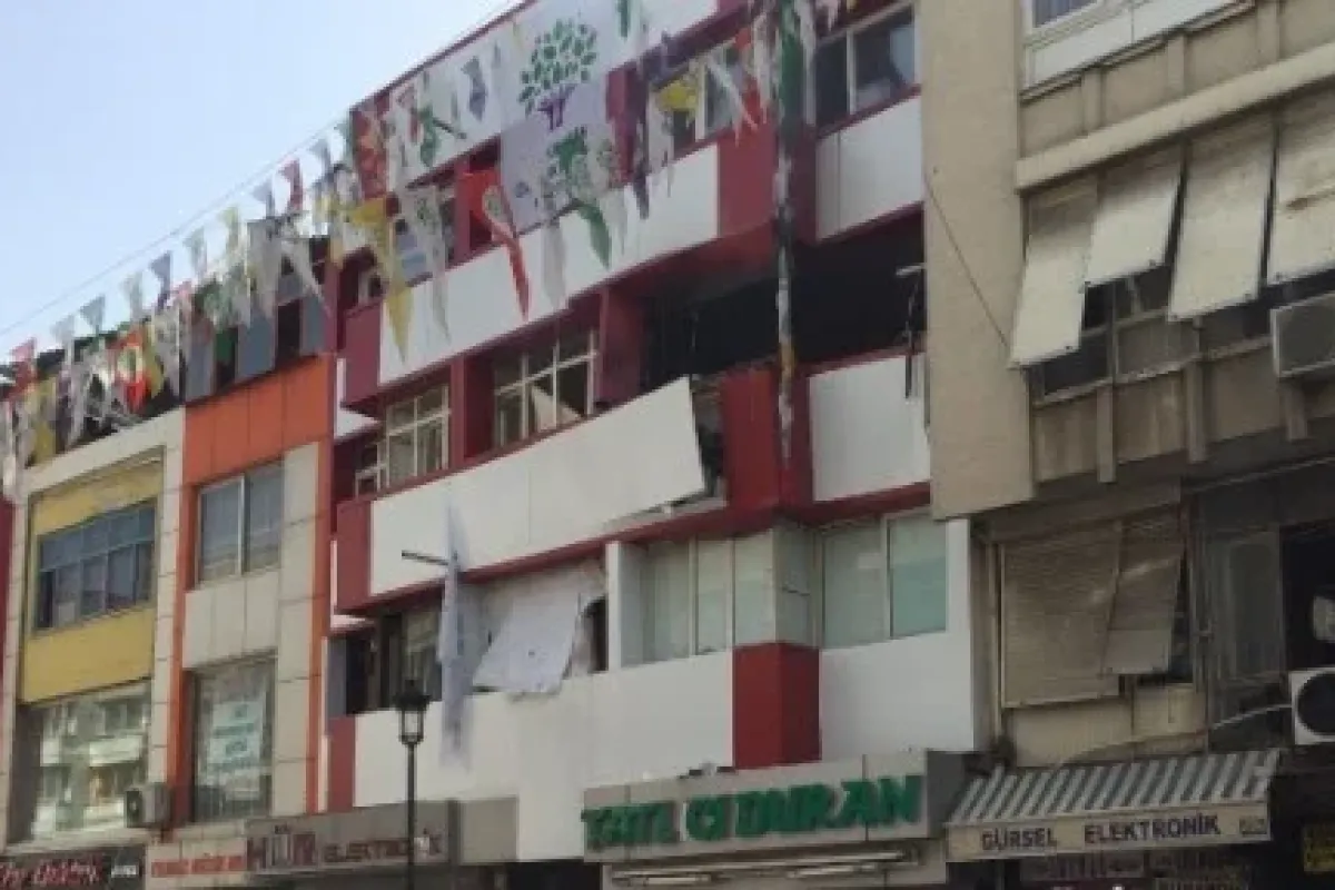 Bir patlama da HDP Adana İl Başkanlığında