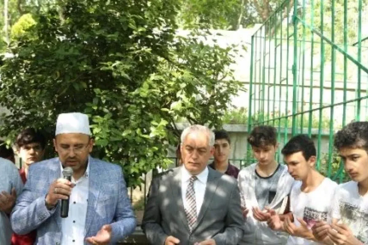 Necip Fazıl Kısakürek kabri başında anıldı