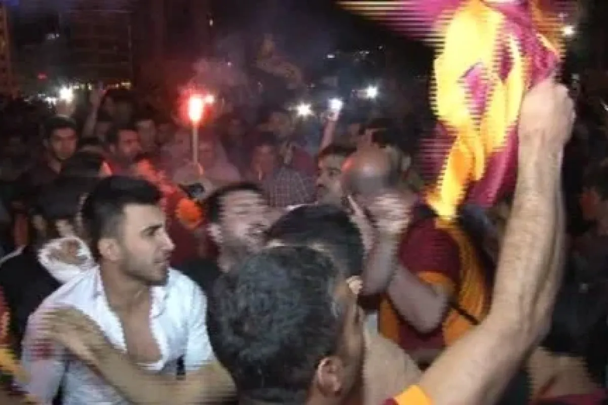 Taksim sarı-kırmızı