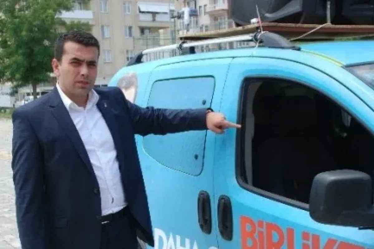 AK Parti seçim aracına saldıranlar yakalandı