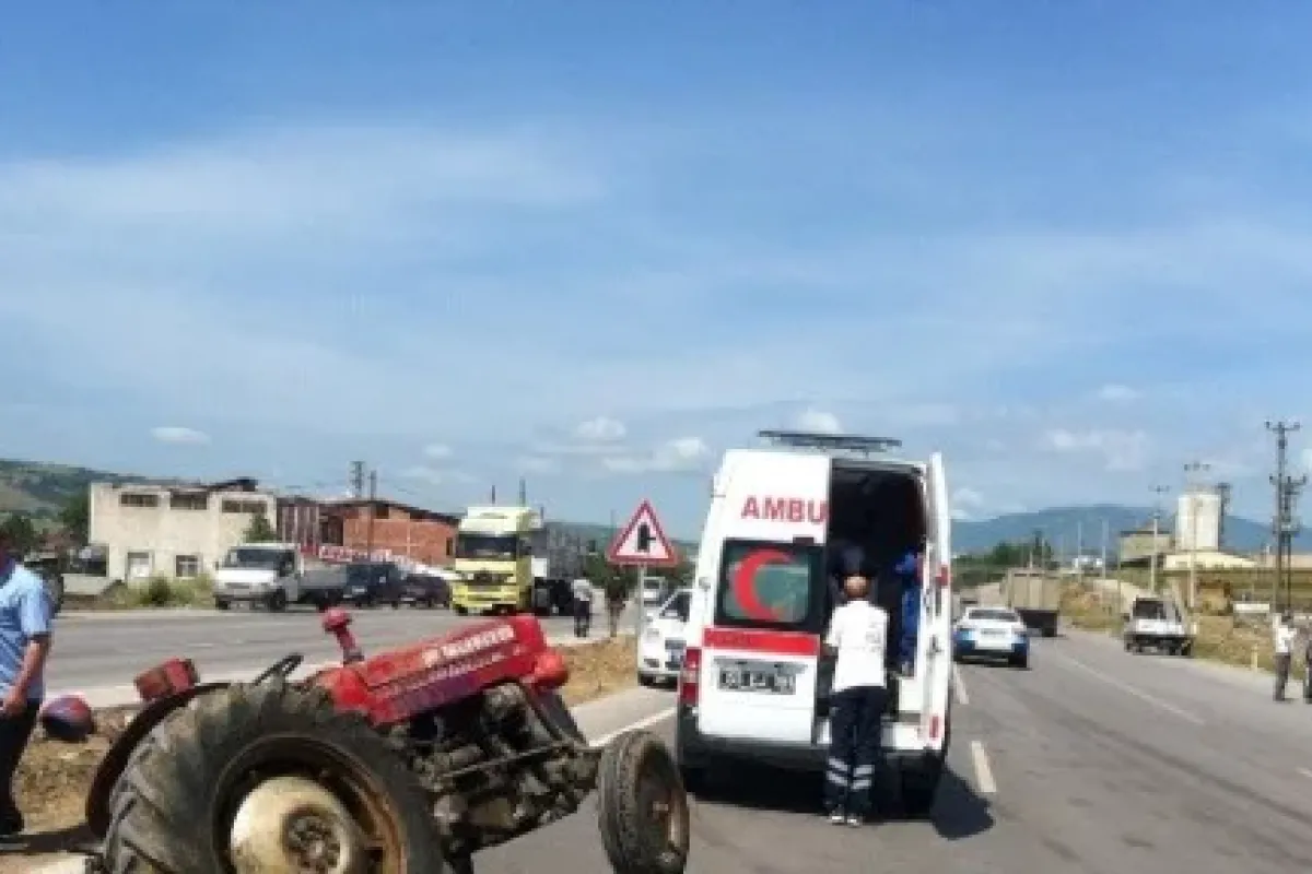 Kamyonet traktörle çarpıştı: 1 ölü, 1 yaralı