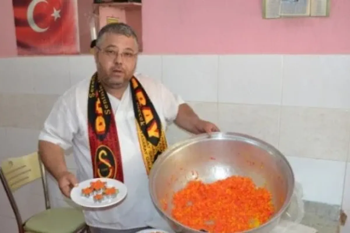 Sarı kırmızı pilavlı kutlama