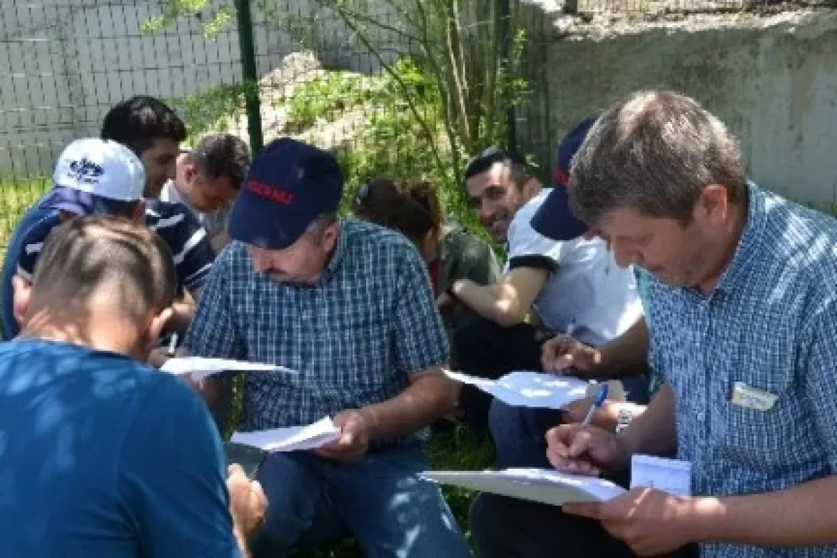 Sendikadan istifa edip kimlikleri yere attılar