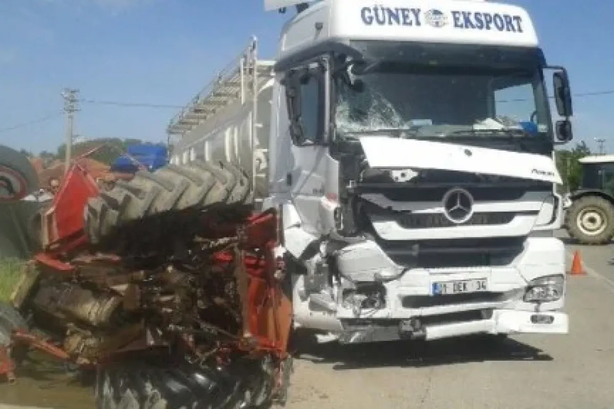 TIR, traktörü biçti: 2 ölü
