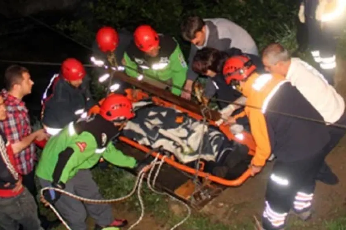 Dereye uçan araçta can pazarı: 1 ölü, 2 yaralı!